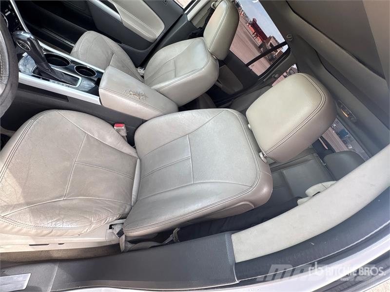 Ford EDGE 2WD SUV Automobili