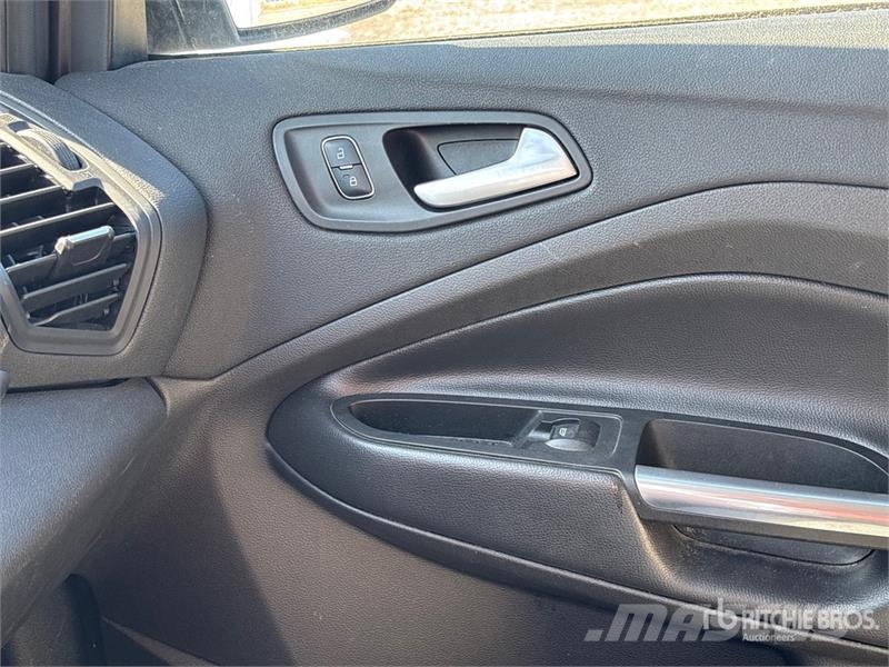 Ford Escape 4x4 SUV Automašīnas