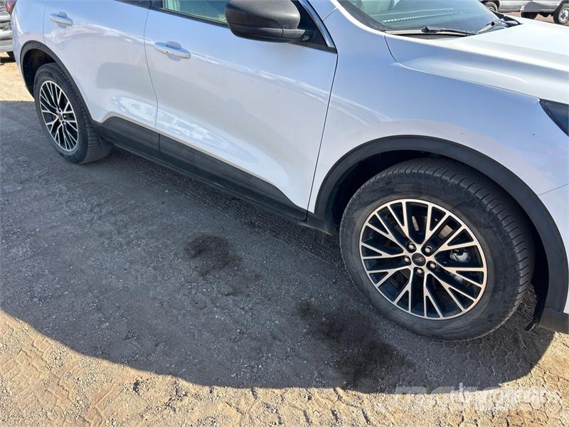 Ford Escape AWD Hybrid SUV Avtomobili