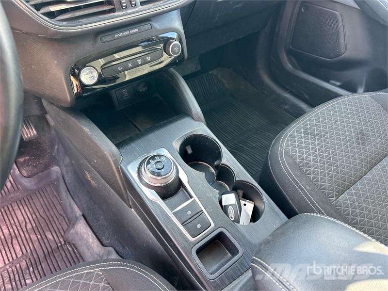 Ford Escape AWD Hybrid SUV Avtomobili