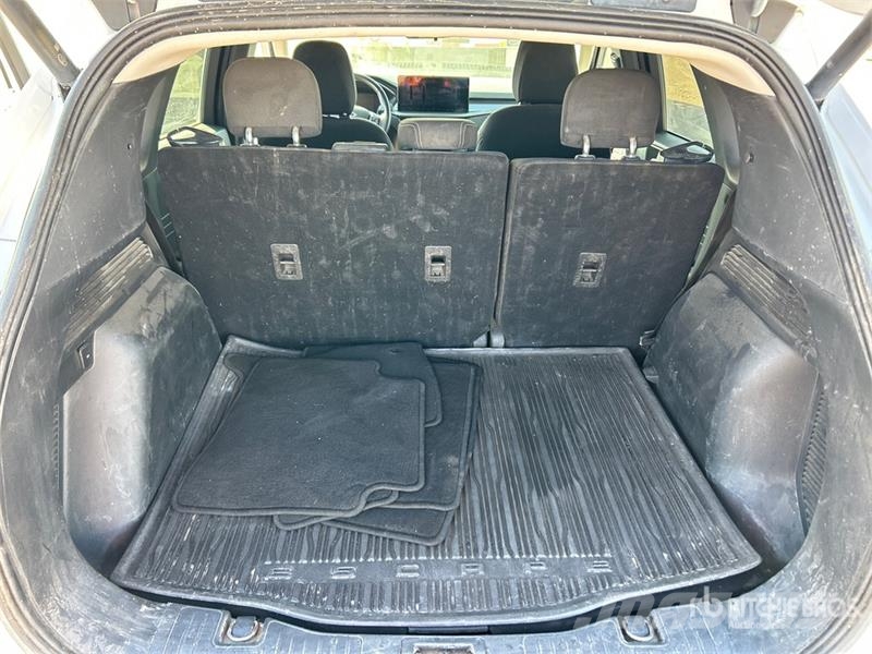 Ford Escape AWD Hybrid SUV Avtomobili