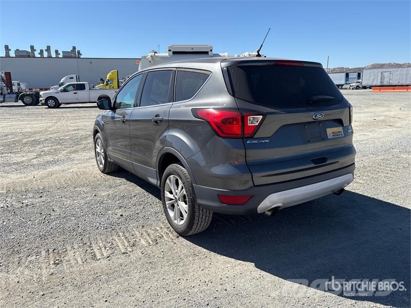 Ford Escape SE 2WD SUV Automobili