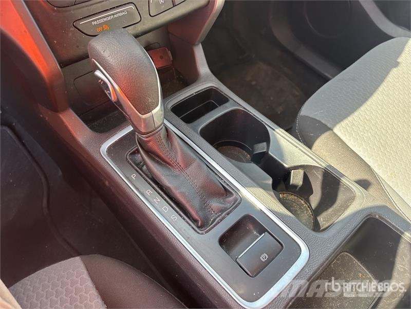 Ford Escape SE 2WD SUV Carros