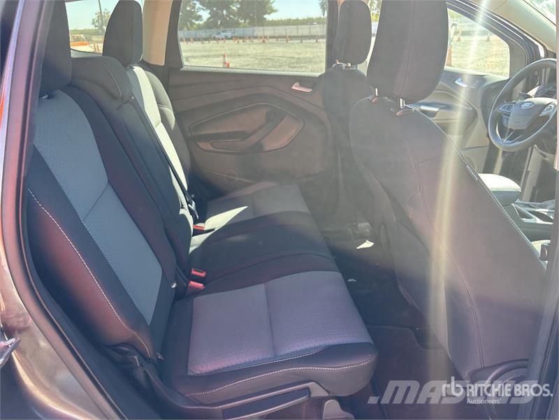 Ford Escape SE 2WD SUV Carros