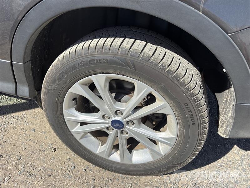 Ford Escape SE 2WD SUV Carros