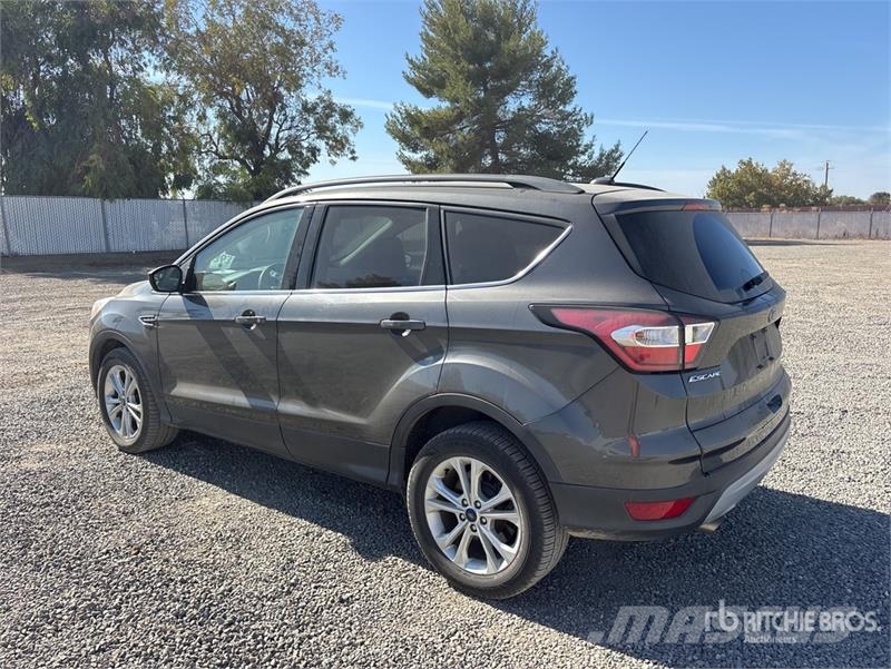 Ford Escape SE 2WD SUV Carros