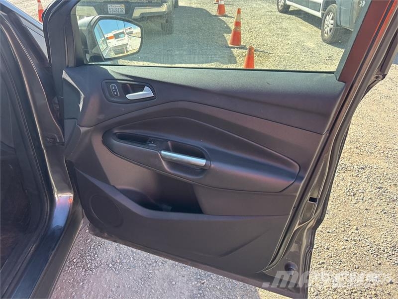 Ford Escape SE 2WD SUV Carros