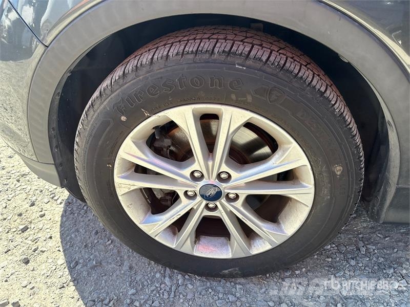 Ford Escape SE 2WD SUV Automobili