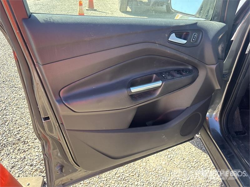 Ford Escape SE 2WD SUV Carros
