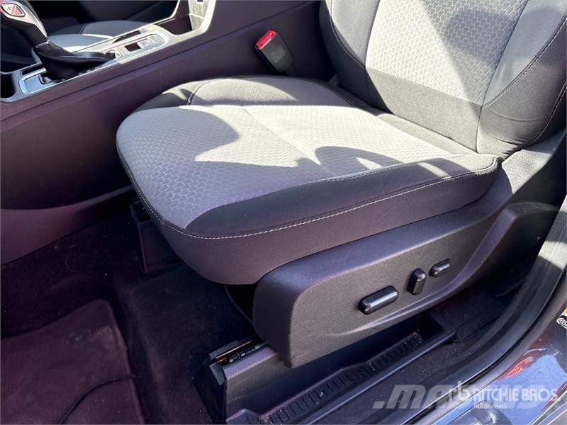 Ford Escape SE 2WD SUV Automobili
