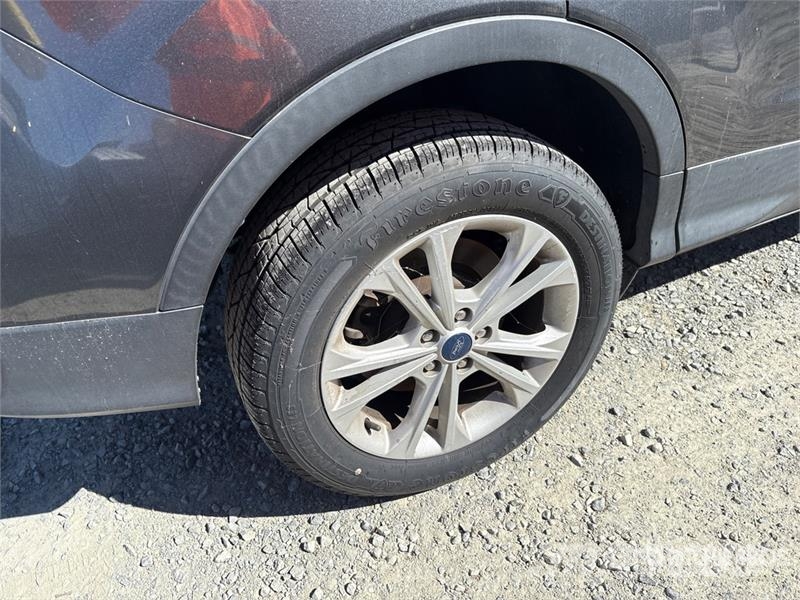 Ford Escape SE 2WD SUV Automobili