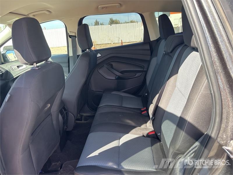 Ford Escape SE 2WD SUV Carros