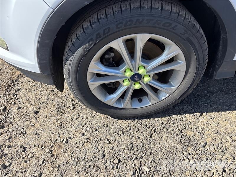 Ford Escape SE 4WD SUV سيارات