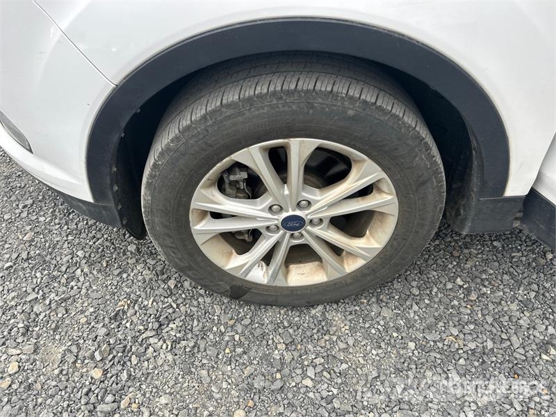 Ford Escape SE 4WD SUV 汽车