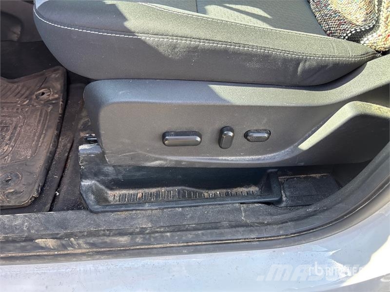 Ford Escape SE 4WD SUV سيارات