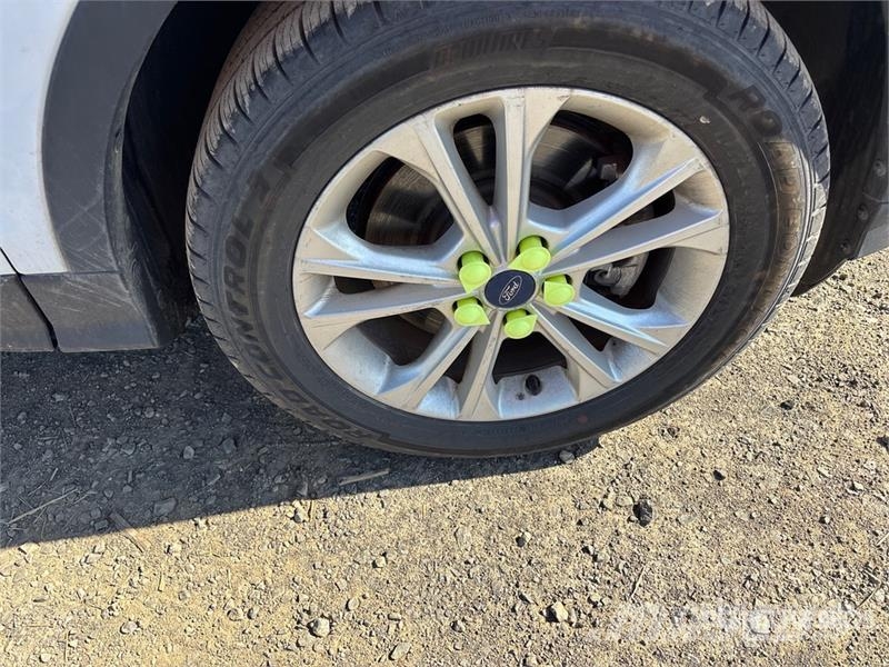 Ford Escape SE 4WD SUV سيارات