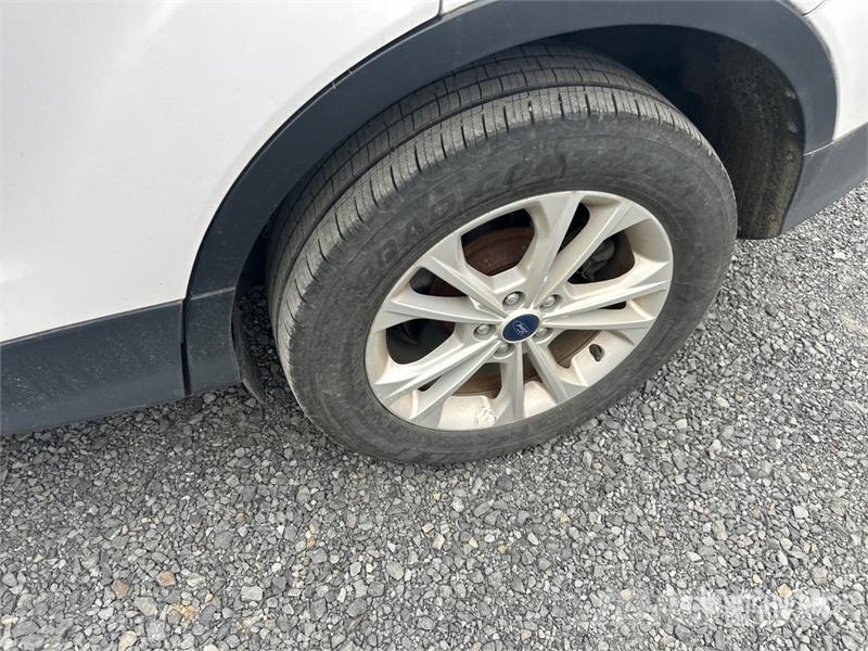 Ford Escape SE 4WD SUV 汽车