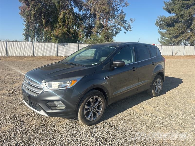 Ford Escape SE Eccoboost 2WD SUV 自動車