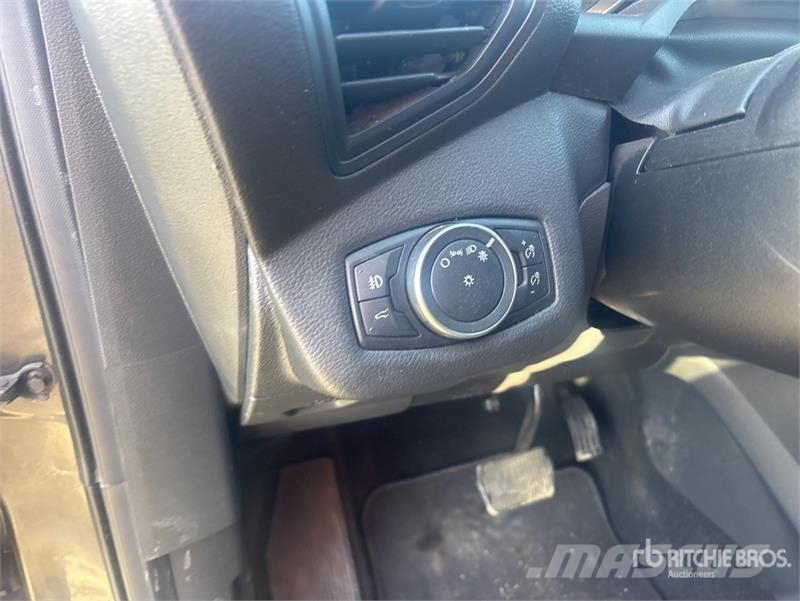 Ford Escape SE Eccoboost 2WD SUV 自動車