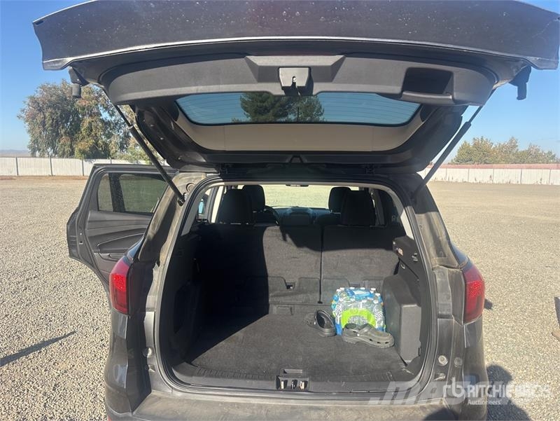 Ford Escape SE Eccoboost 2WD SUV 自動車
