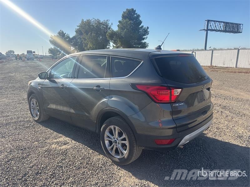 Ford Escape SE Eccoboost 2WD SUV 自動車