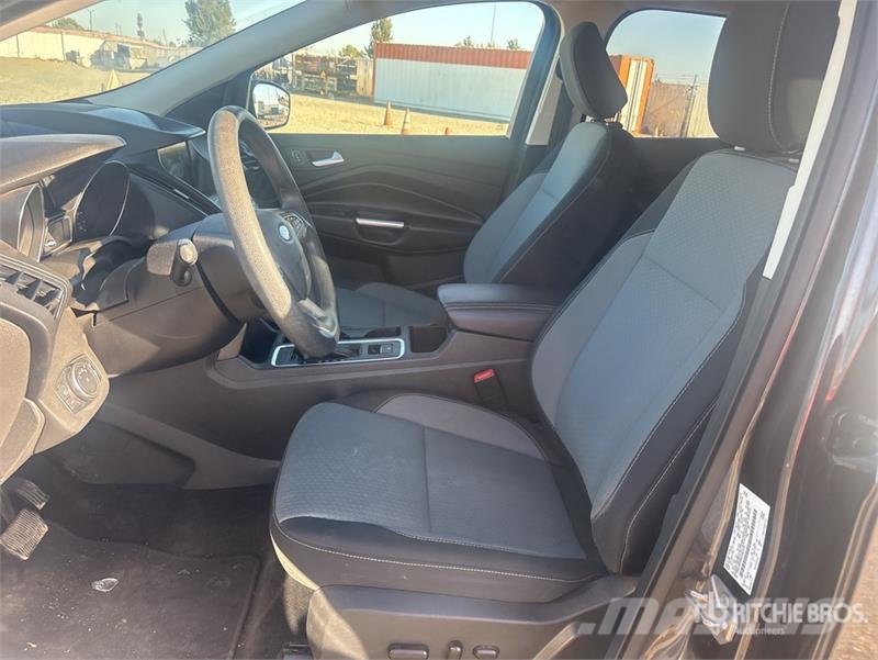 Ford Escape SE Eccoboost 2WD SUV 自動車