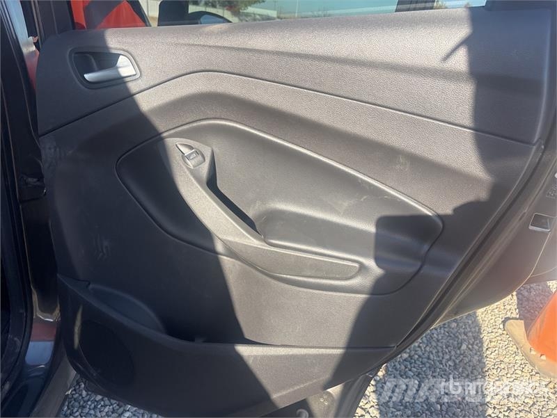 Ford Escape SE Eccoboost 2WD SUV 自動車