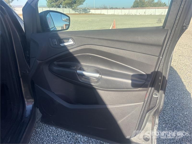 Ford Escape SE Eccoboost 2WD SUV 自動車