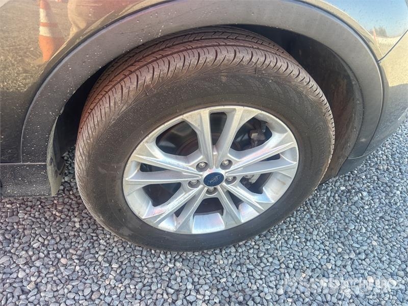 Ford Escape SE Eccoboost 2WD SUV 自動車