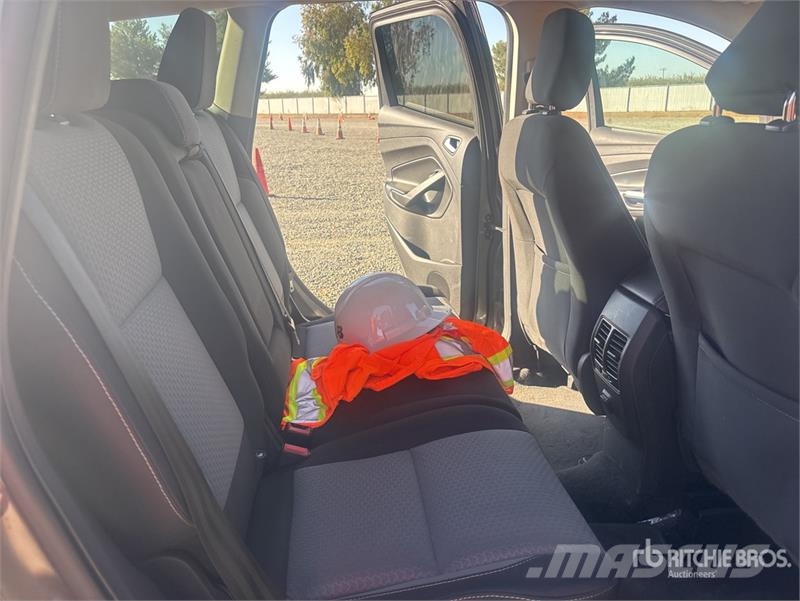 Ford Escape SE Eccoboost 2WD SUV 自動車