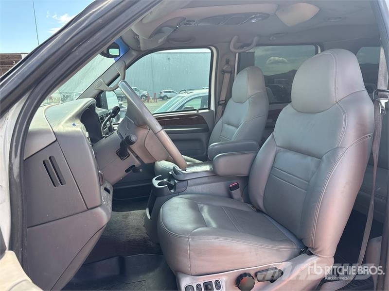 Ford Excursion 4WD SUV Voiture