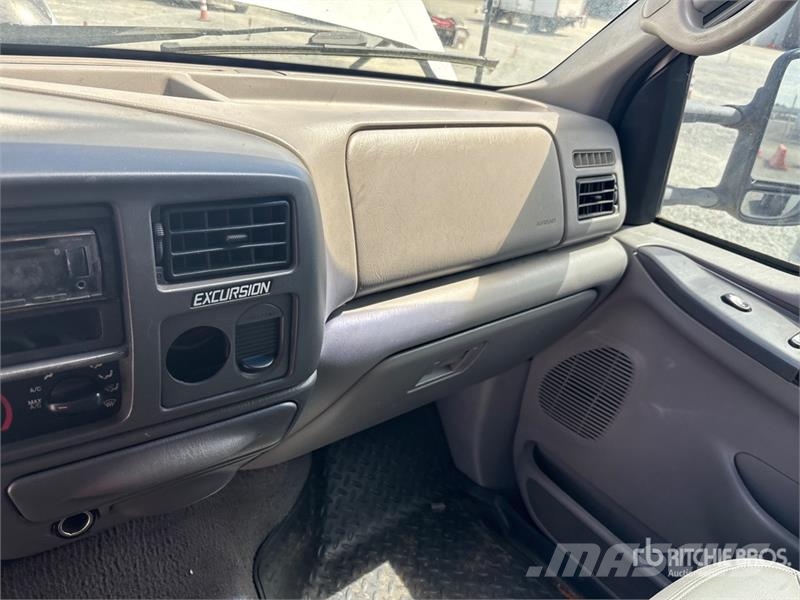 Ford Excursion 4WD SUV Voiture