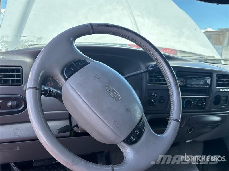 Ford Excursion 4WD SUV Voiture