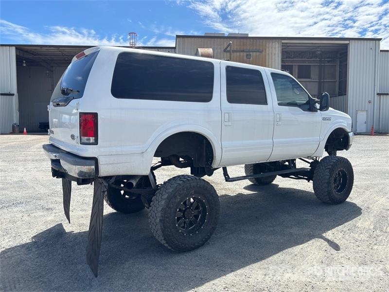 Ford Excursion 4WD SUV Voiture