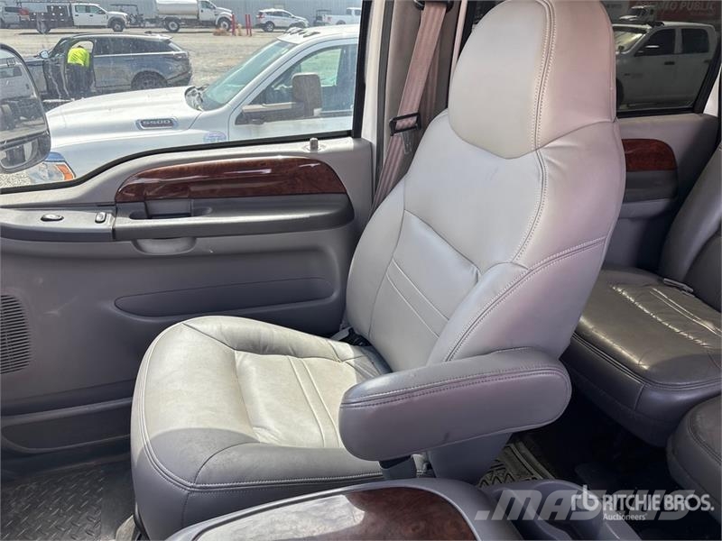 Ford Excursion 4WD SUV Voiture