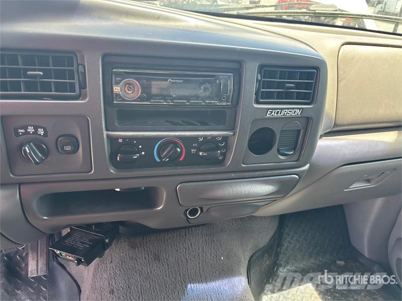 Ford Excursion 4WD SUV Voiture