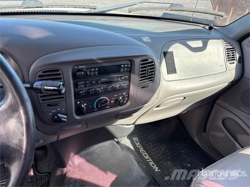 Ford Expedition 4WD SUV (Inoperable) Avtomobili