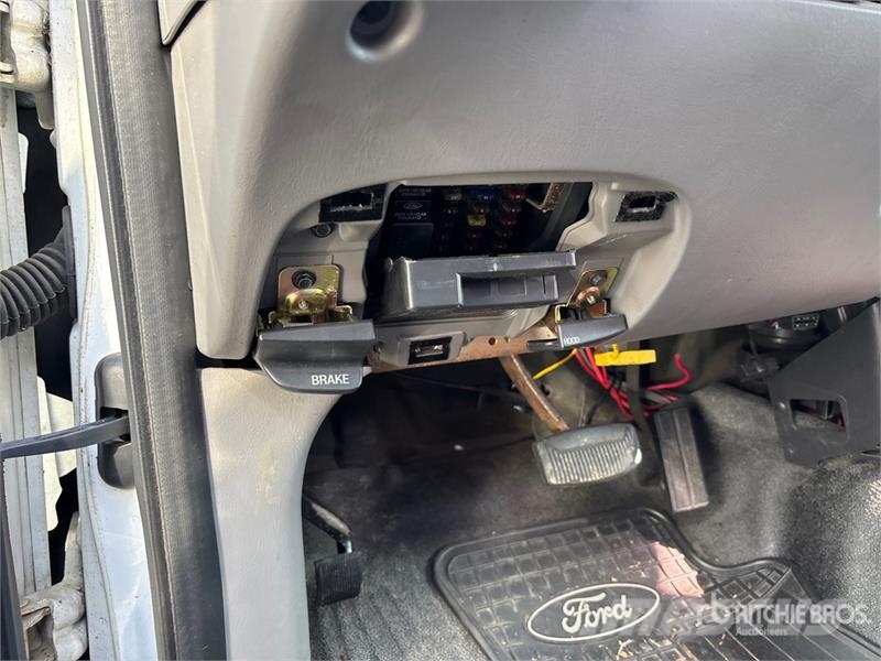 Ford Expedition 4WD SUV (Inoperable) Avtomobili
