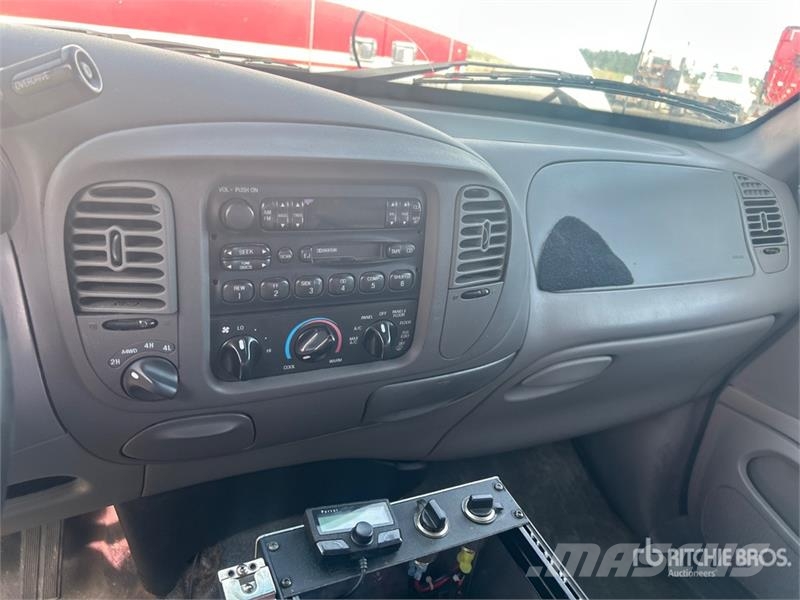 Ford Expedition 4WD SUV Avtomobili