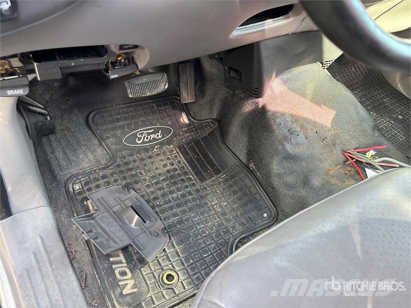 Ford Expedition 4WD SUV (Inoperable) Avtomobili