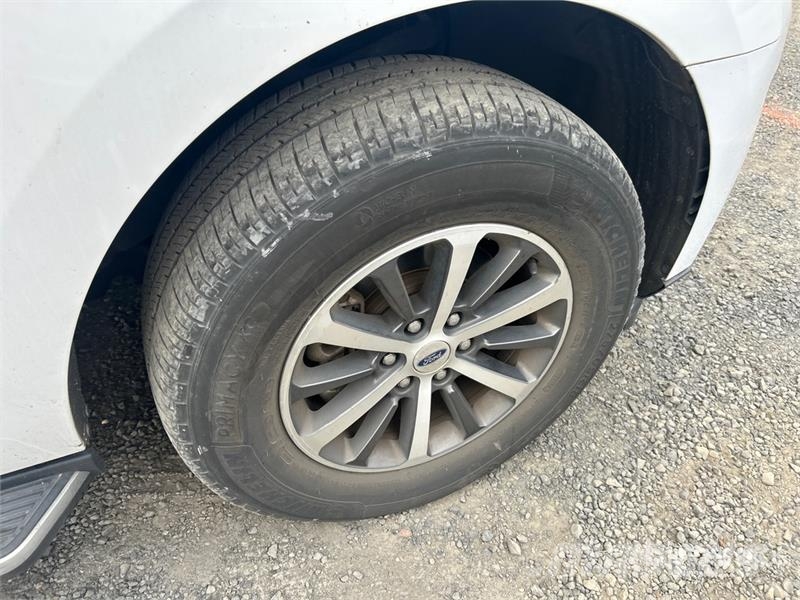 Ford Expedition XLT 4x4 SUV 汽车