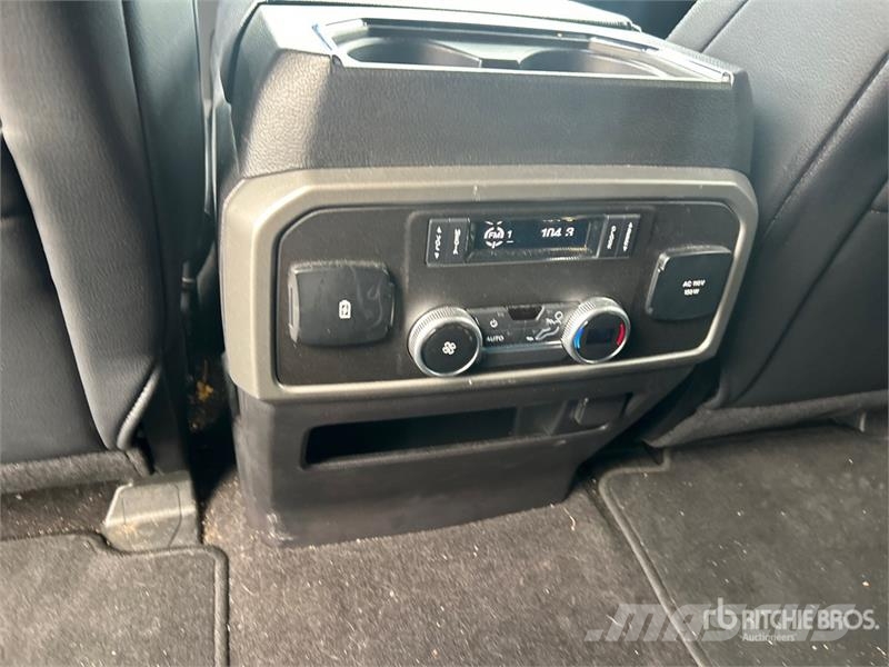 Ford Expedition XLT 4x4 SUV 汽车