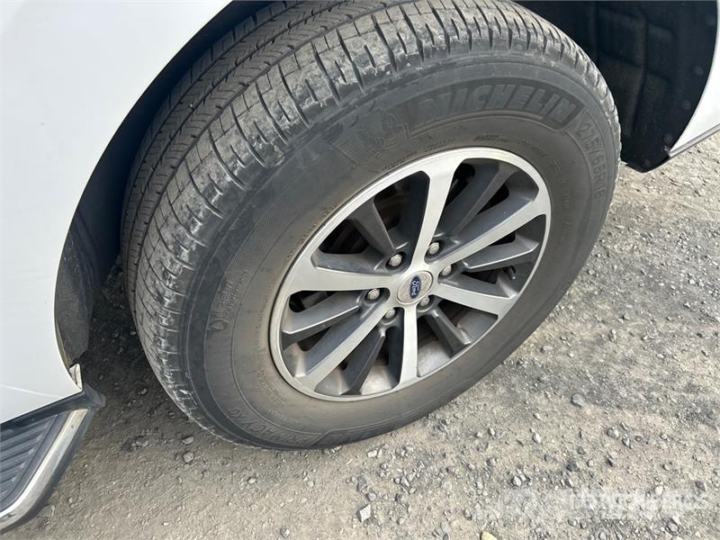 Ford Expedition XLT 4x4 SUV 汽车