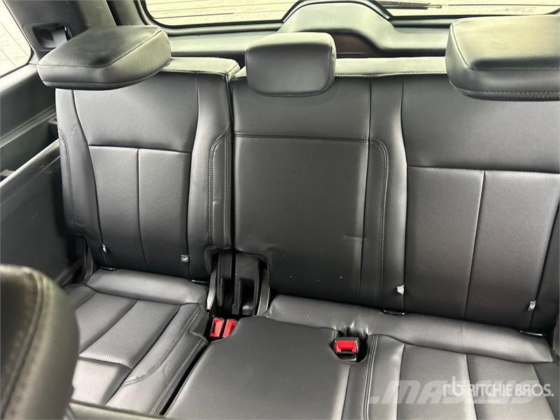 Ford Expedition XLT 4x4 SUV 汽车
