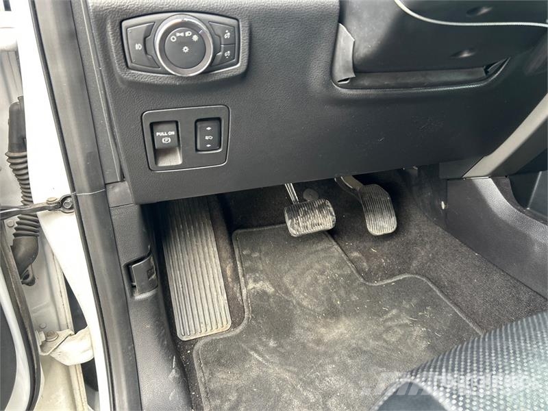 Ford Expedition XLT 4x4 SUV 汽车