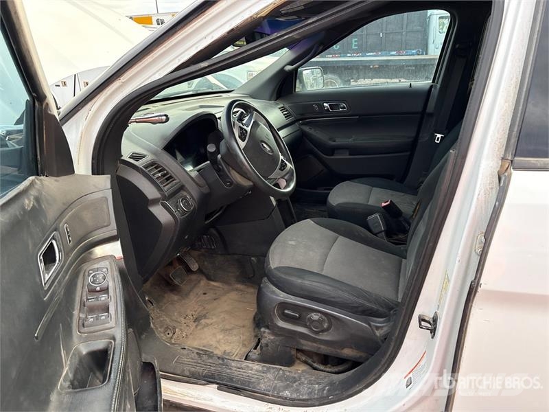 Ford Explorer 自動車