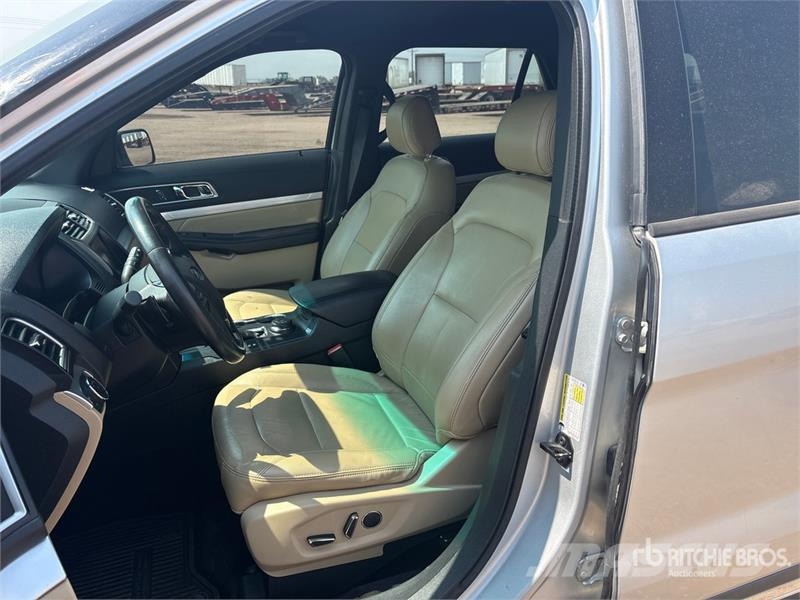 Ford Explorer Automašīnas