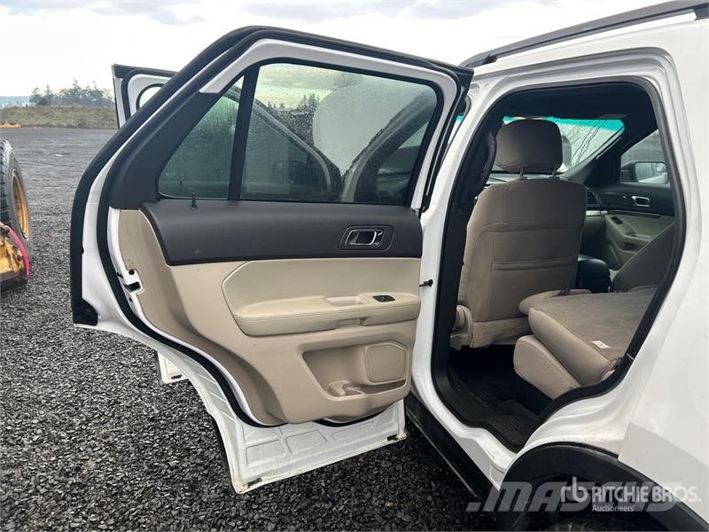 Ford Explorer Automašīnas
