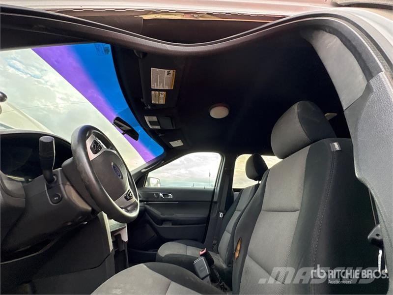 Ford Explorer 自動車