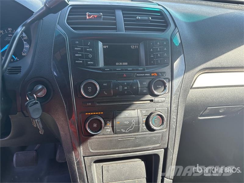 Ford Explorer Voiture